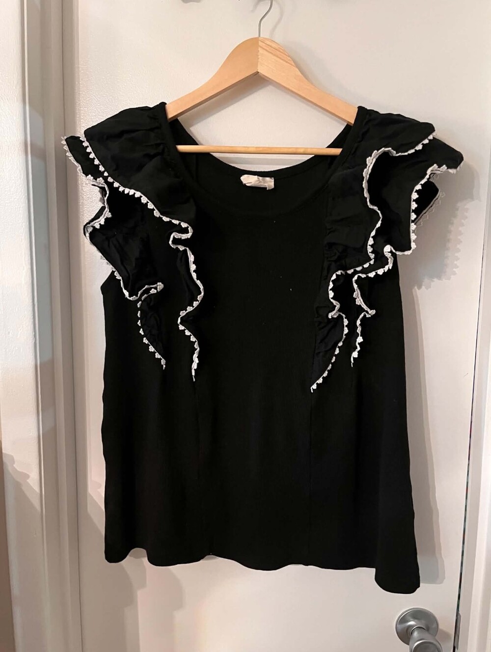 Betsy's Boutique Shop Women's Black Ruffle-Trim Blouse with Contrast Piping